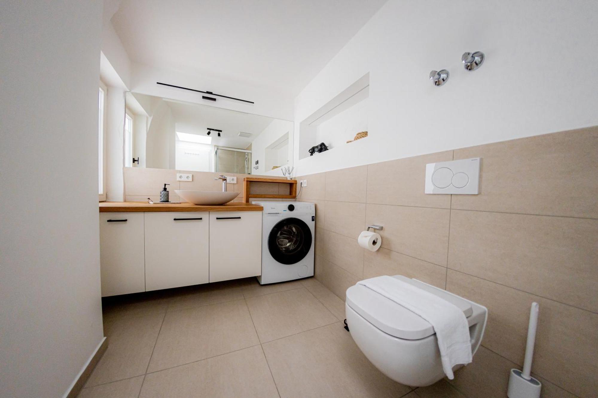 Highlight Am Stadtplatz Muehldorf - C4S Come4Stay - 2 Zimmer Wohnung I Bis Zu 5 Gaeste Habitación foto